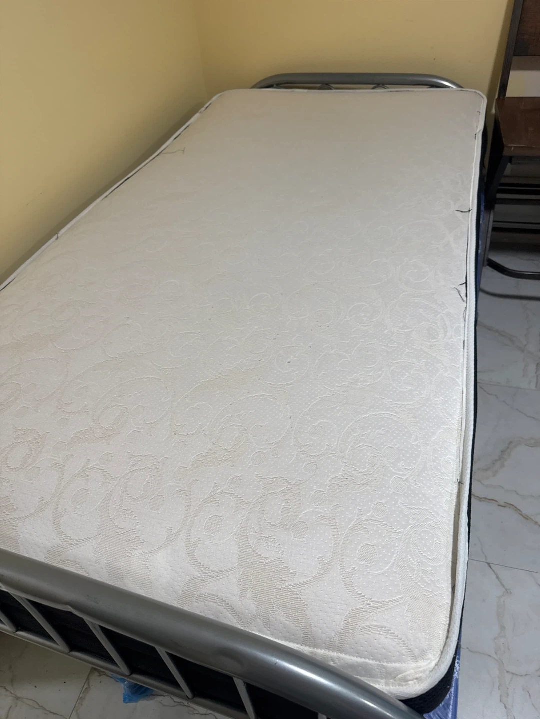 Small folding bed + mattress - photo 2