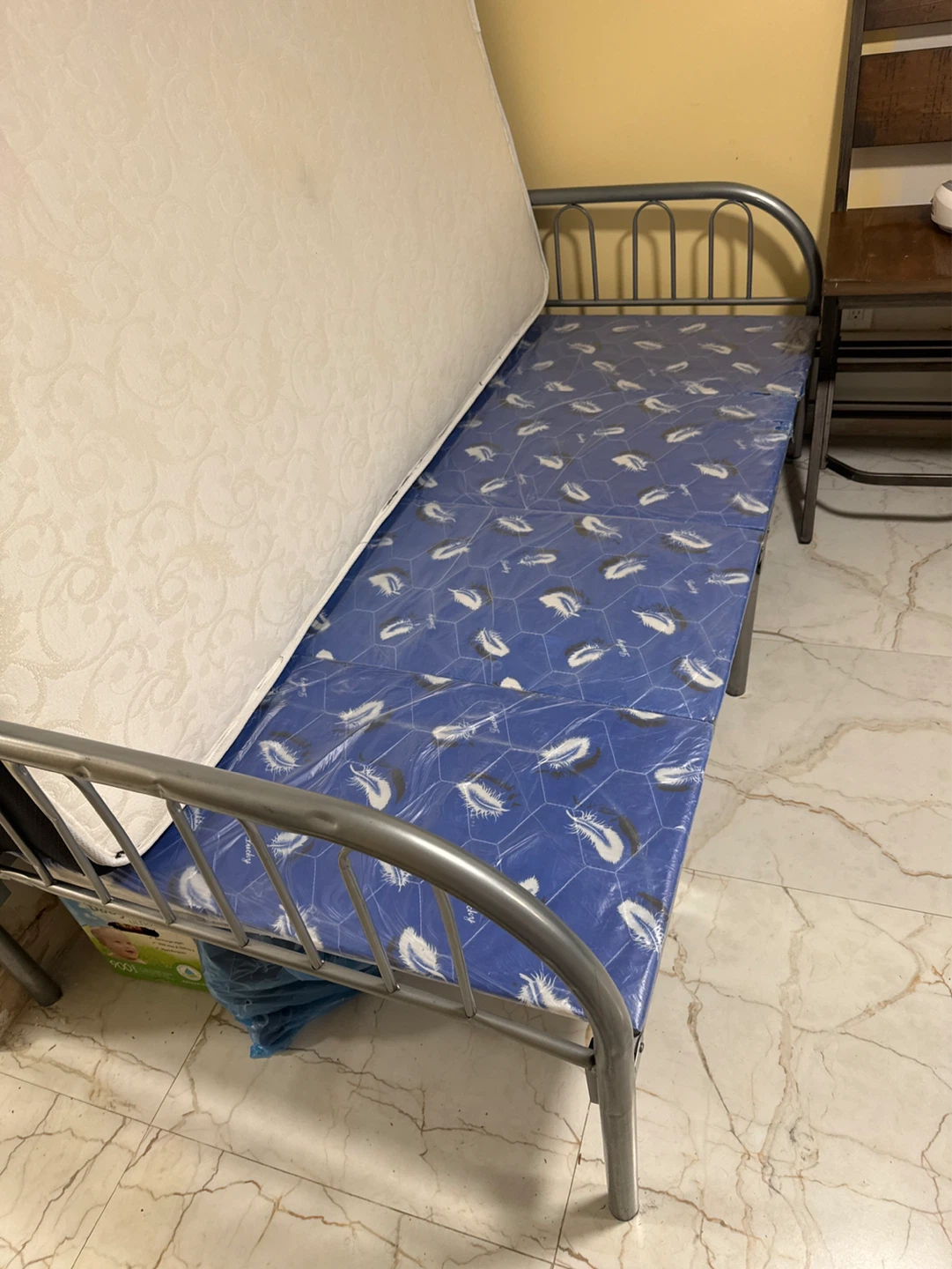 Small folding bed + mattress - photo 5
