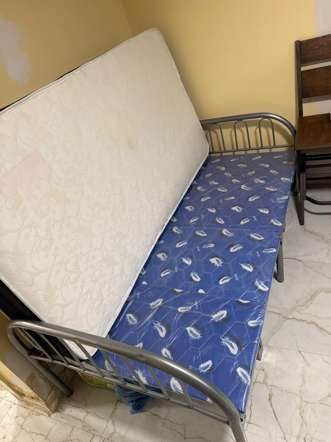 Small folding bed + mattress - photo 3