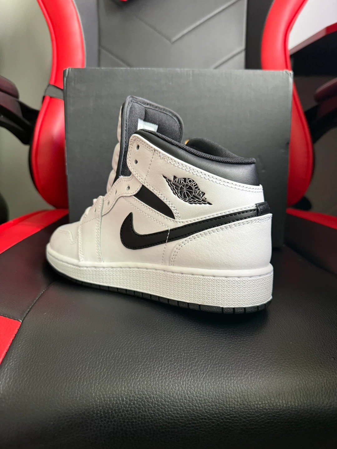 Air Jordan 1 Mid (GS) White/Black - photo 5