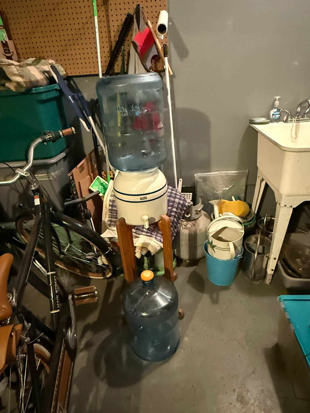 Hinkley & Schmitt wood&ceramic water stand (3) 5 gallon bottles. - photo 4