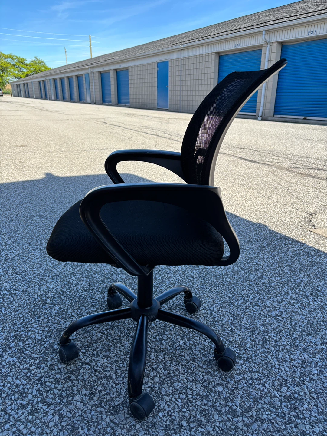 Black Mesh Office Chair - photo 2