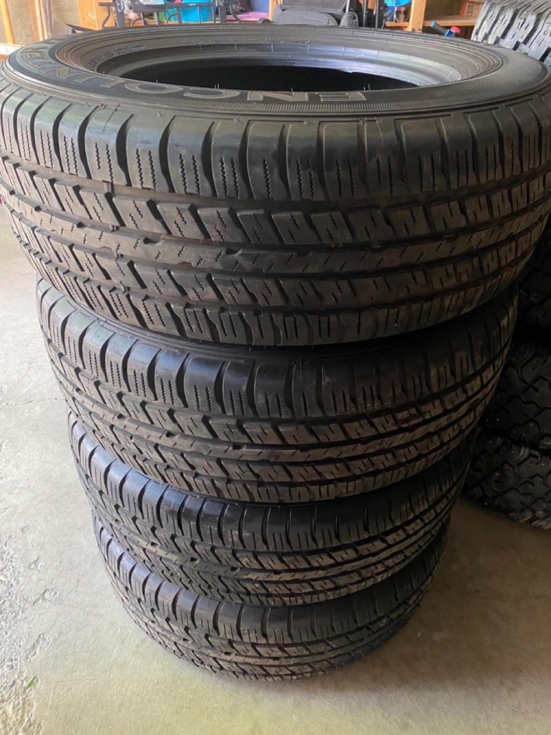 Sumitomo Encounter HT 275/65R18 116T 12/32 tread set of 4