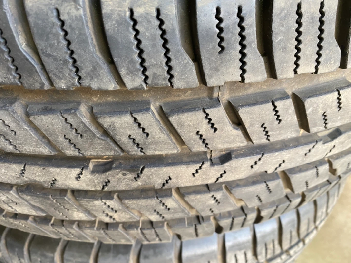 Sumitomo Encounter HT 275/65R18 116T 12/32 tread set of 4 - photo 3