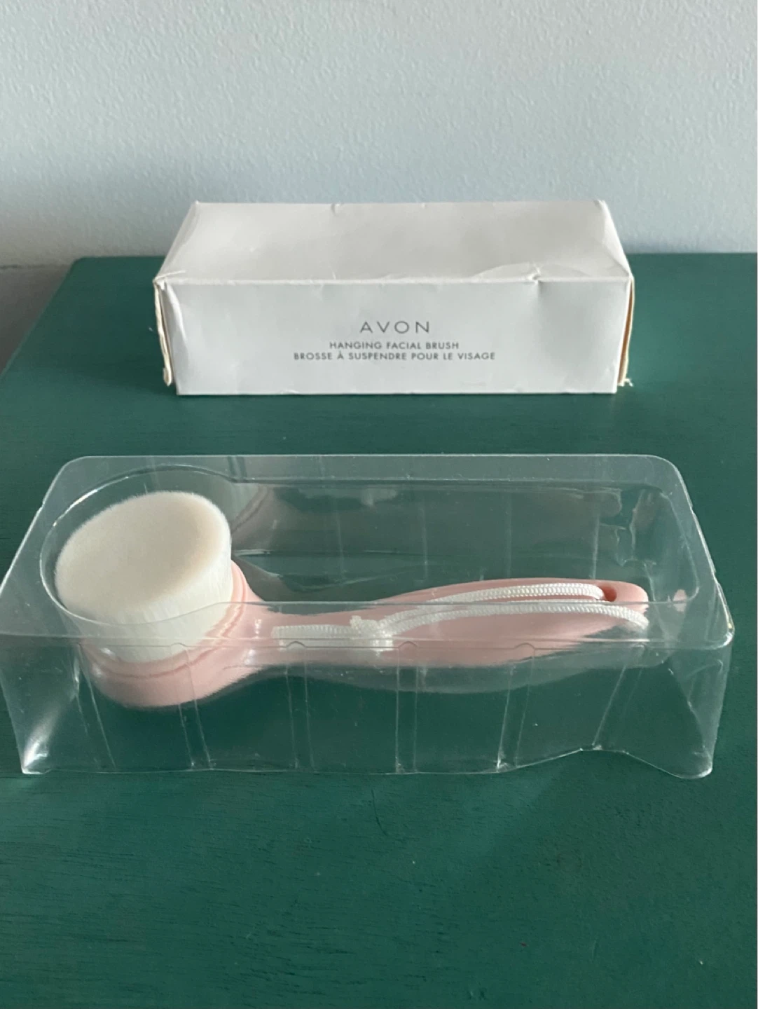 New AVON Hanging Facial Brush