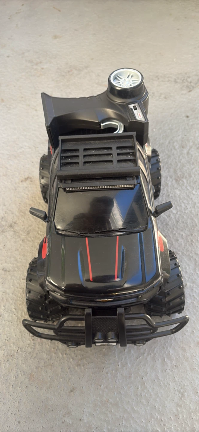 Maisto 2.4GHz RC Chevrolet Silverado Monster Truck - photo 5