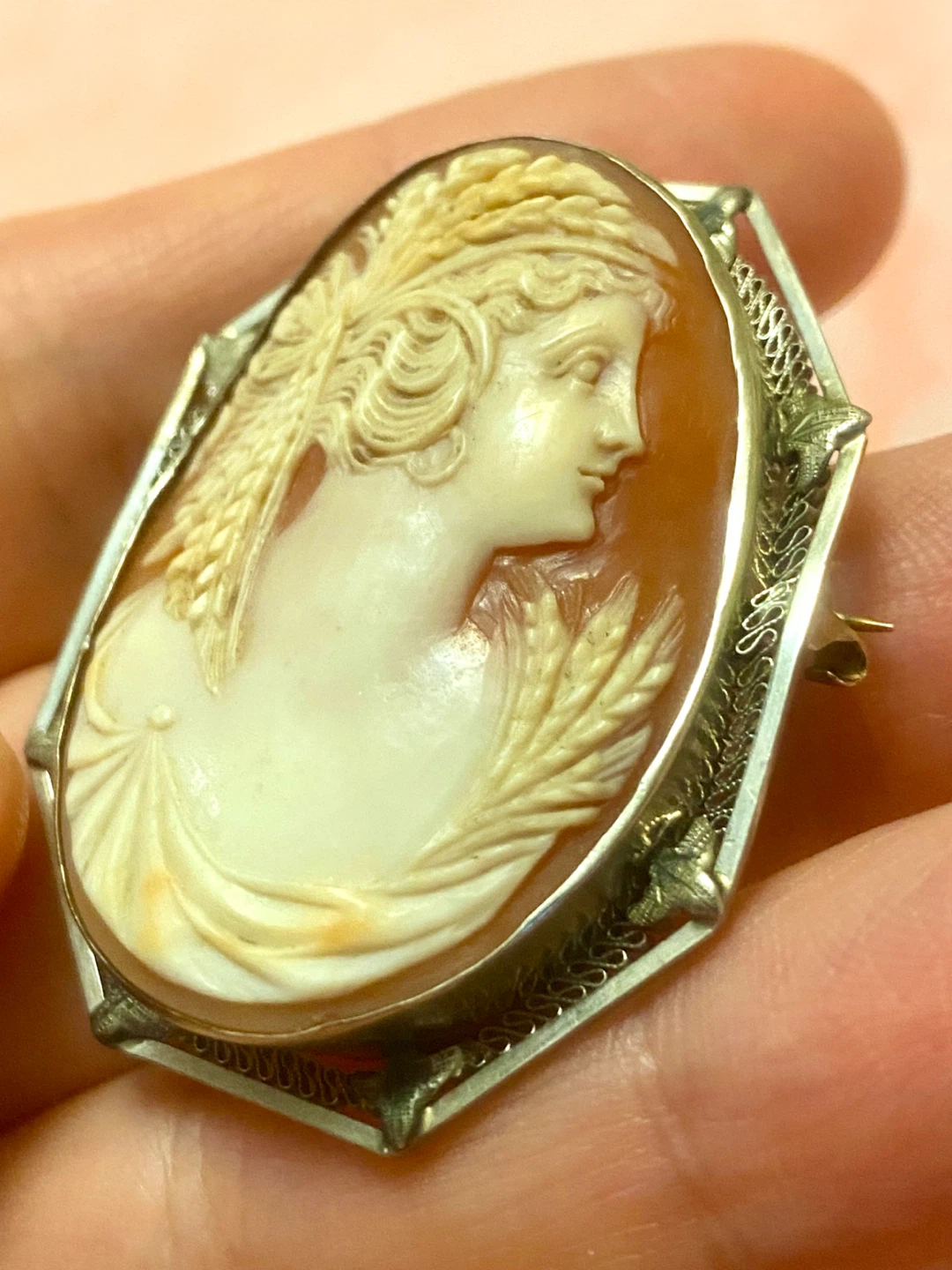 Vintage 14K Gold Cameo Brooch - photo 3