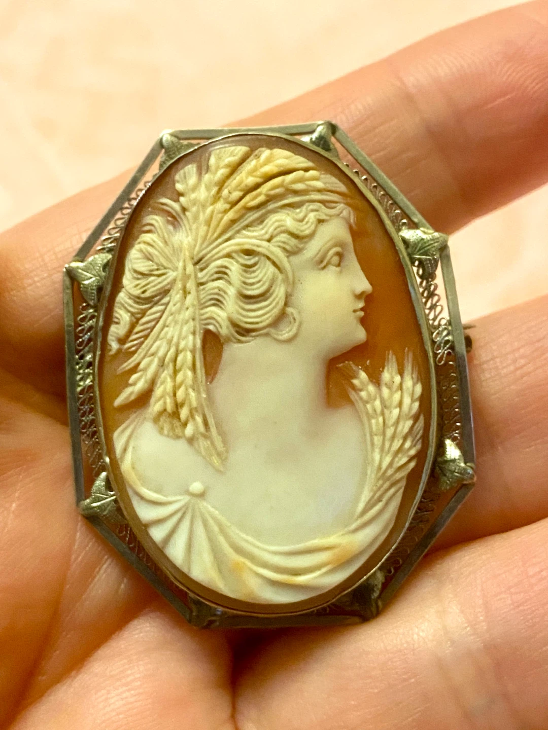 Vintage 14K Gold Cameo Brooch - photo 2