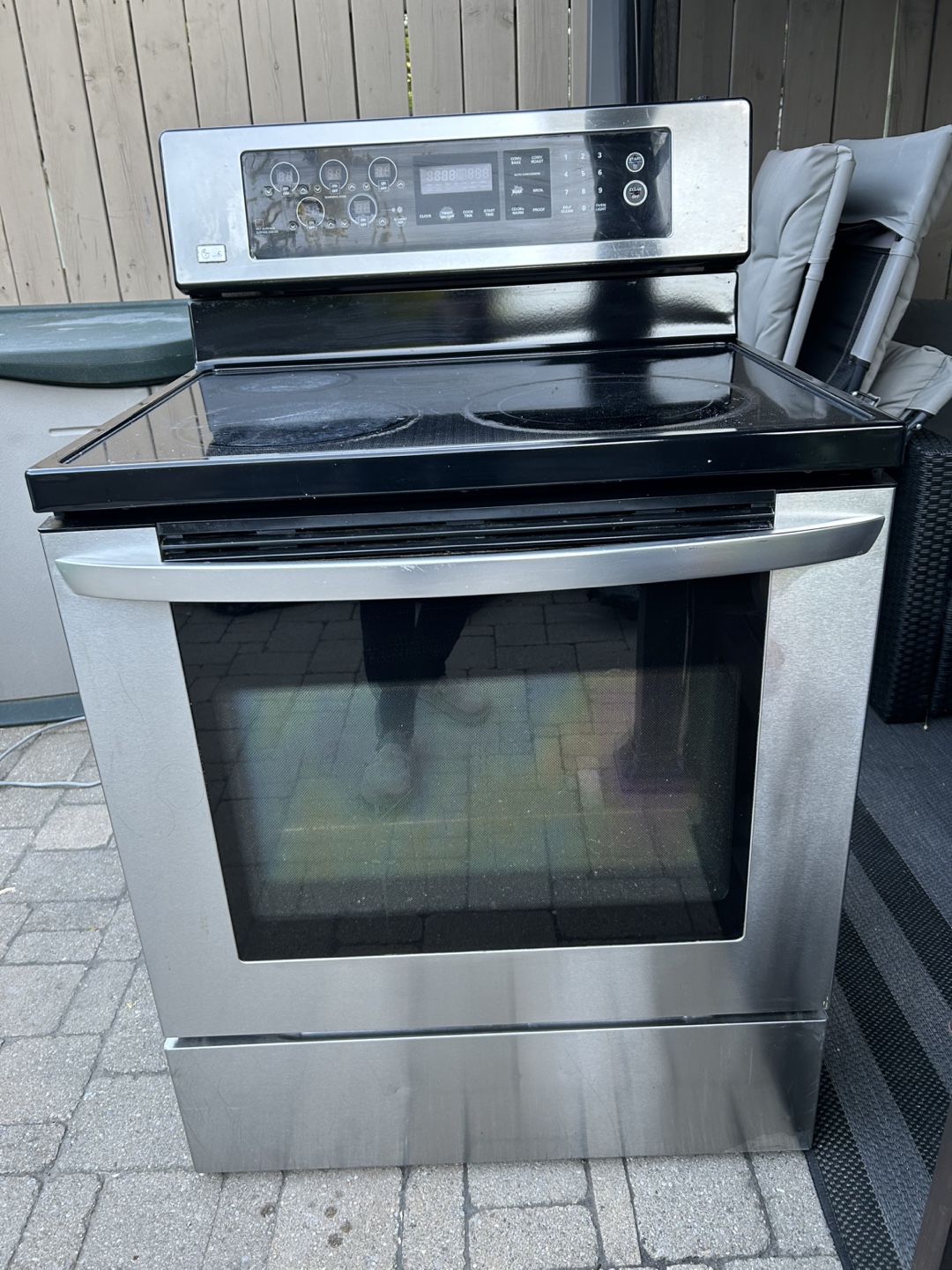 LG Stainless Steel French Door Refrigerator and Glass Top Stove - photo 4
