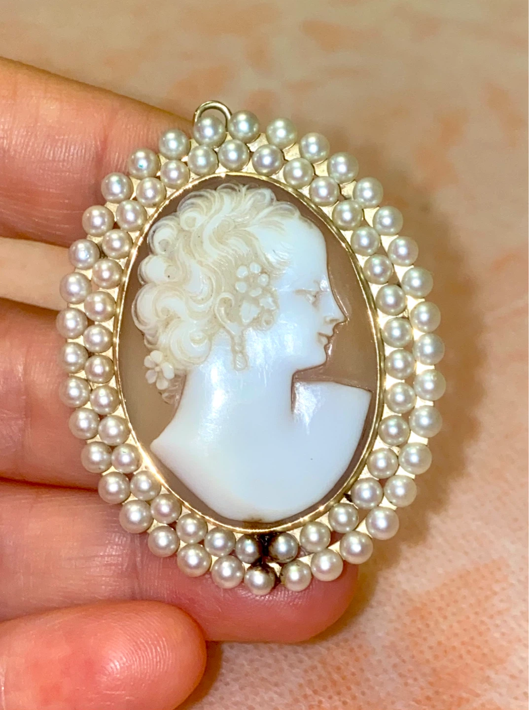 Vintage 14k Gold Cameo Brooch with Pearls