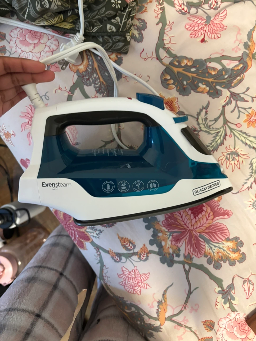 Black+Decker EvenSteam Iron - photo 3
