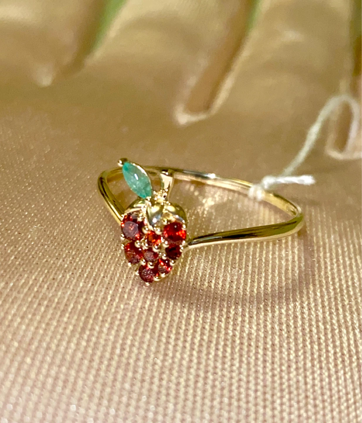 14 K Gold Strawberry 🍓 ring with gemstones