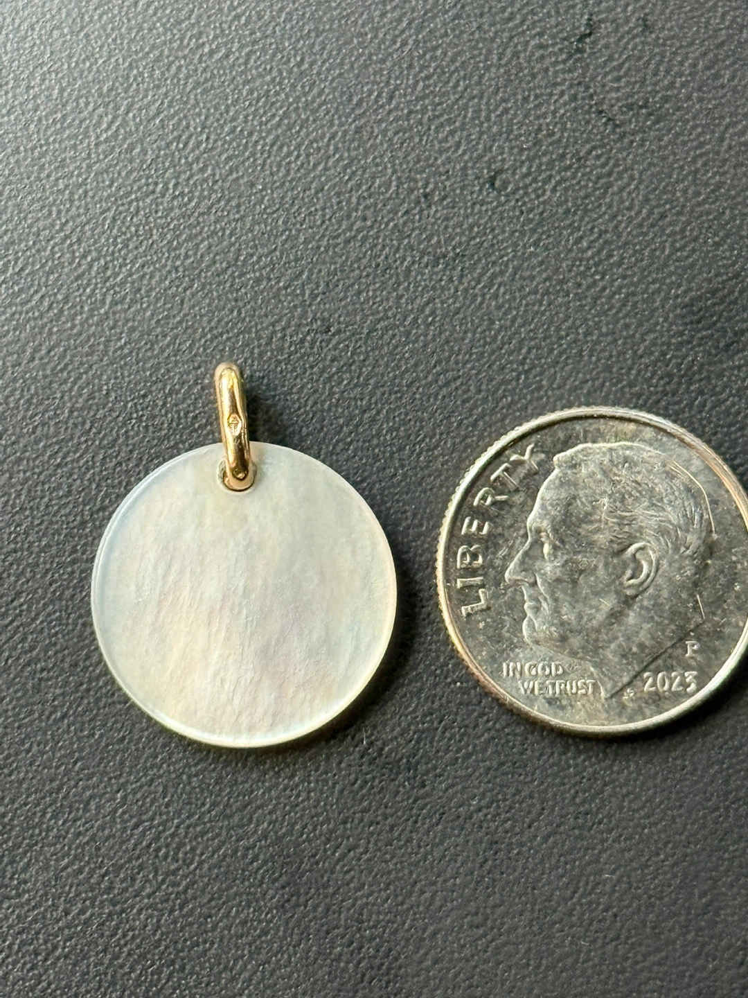 Gold Cherub Mother of Pearl Pendant - photo 3