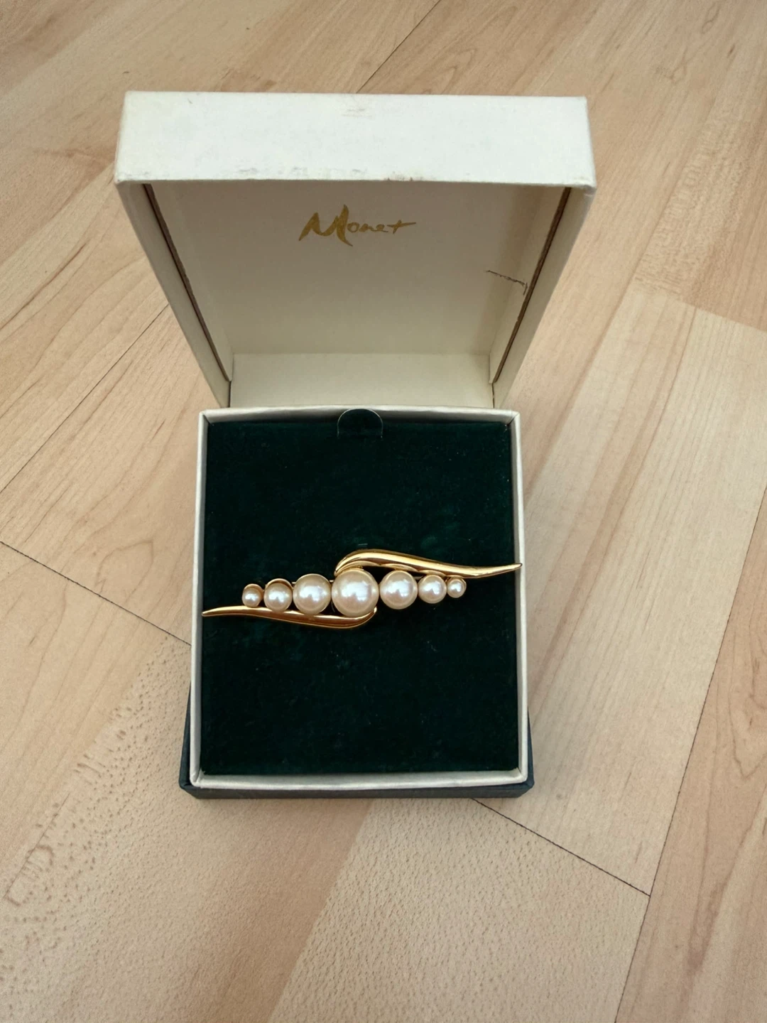 Vintage Monet Jewelry gold tone bar faux pearl brooch - photo 2