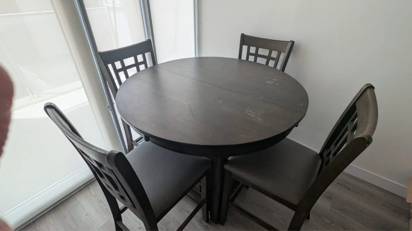 Round Dining Table with 4 Chairs
