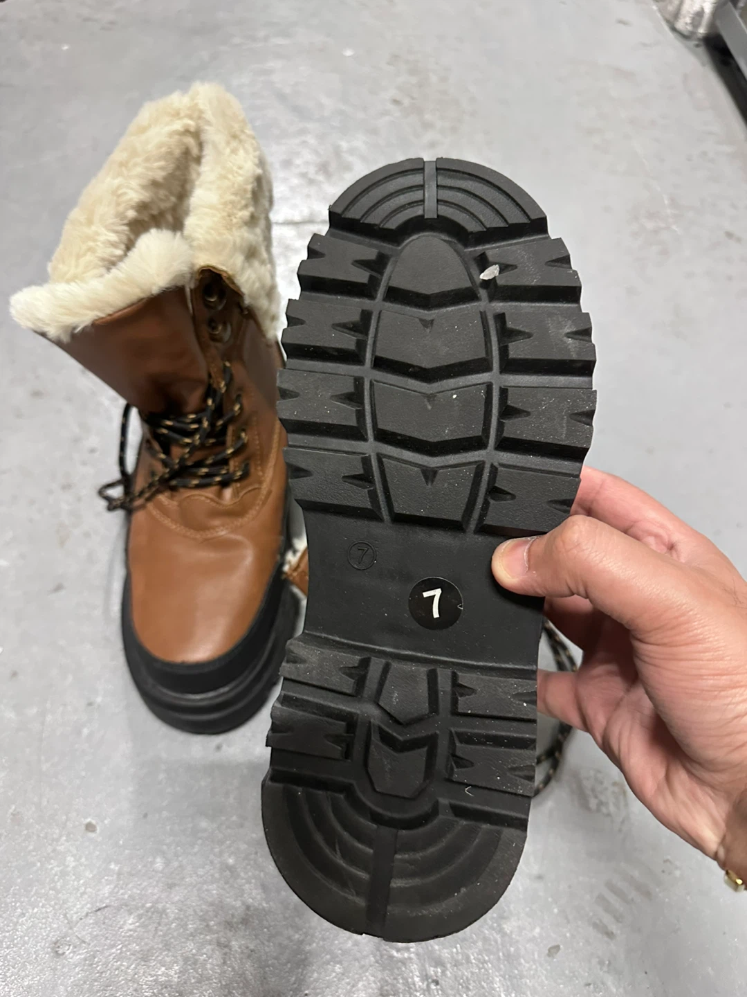 Women Winter Boots - Size 7 - photo 2