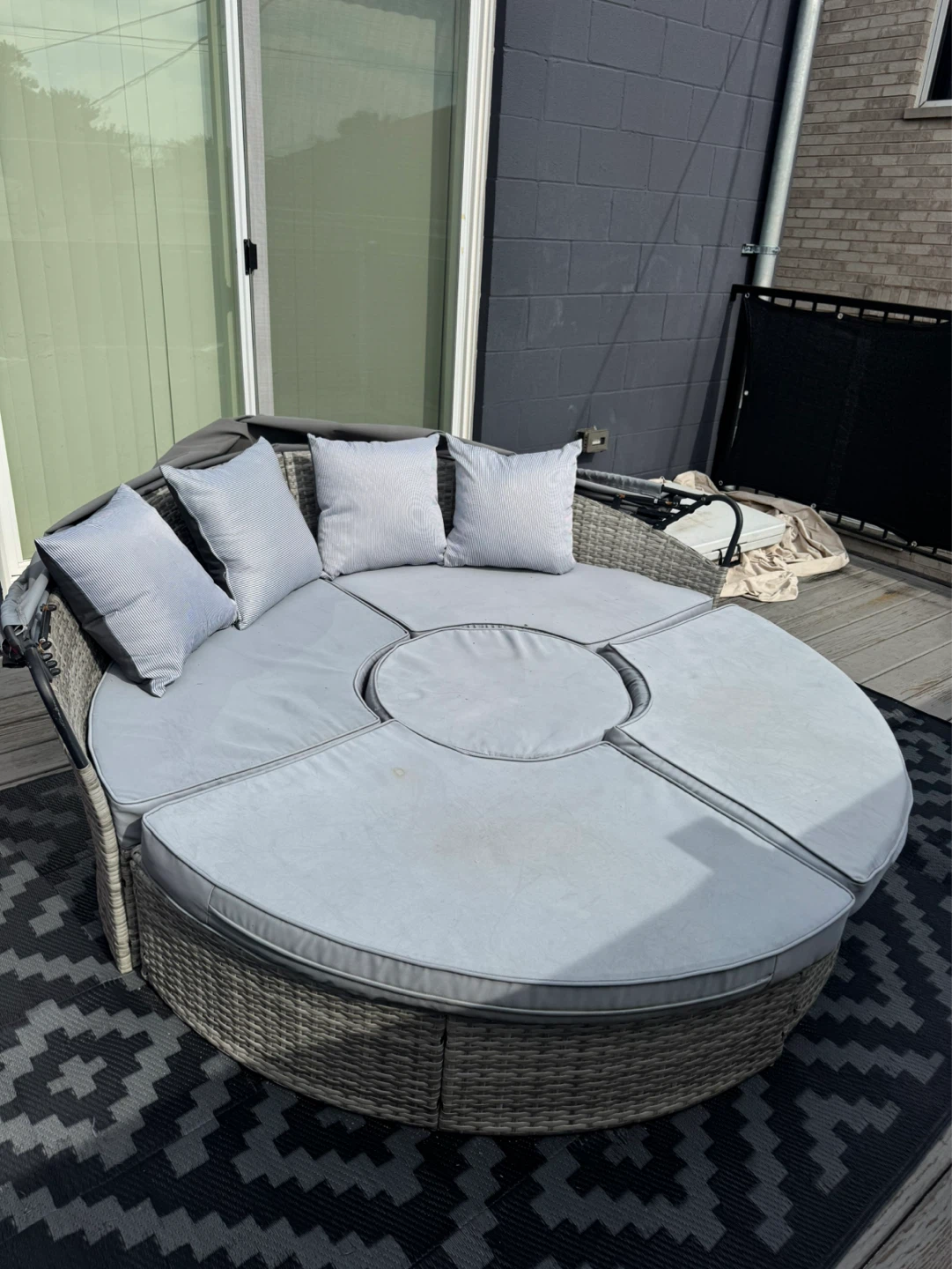 Round Outdoor Daybed with Canopy and Ottomans - photo 4
