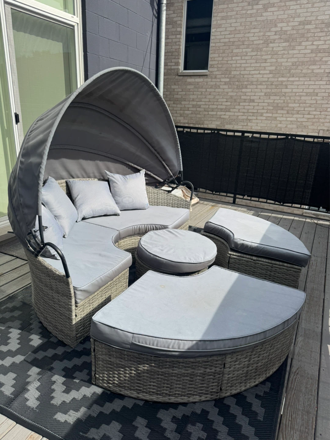 Round Outdoor Daybed with Canopy and Ottomans - photo 3
