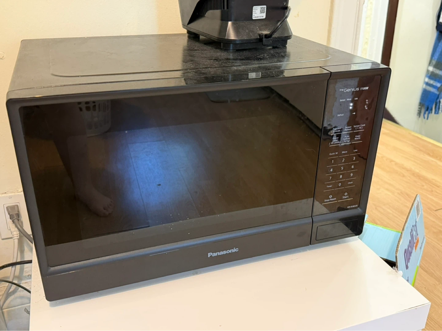 Panasonic Genius 1100W Microwave Oven - photo 2