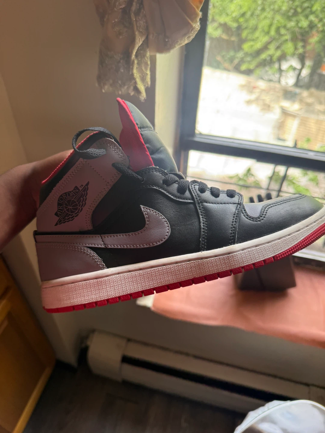Jordan 1 Mid Bred Shadow