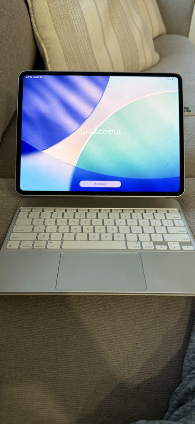 Apple iPad Pro m4 with Magic Keyboard