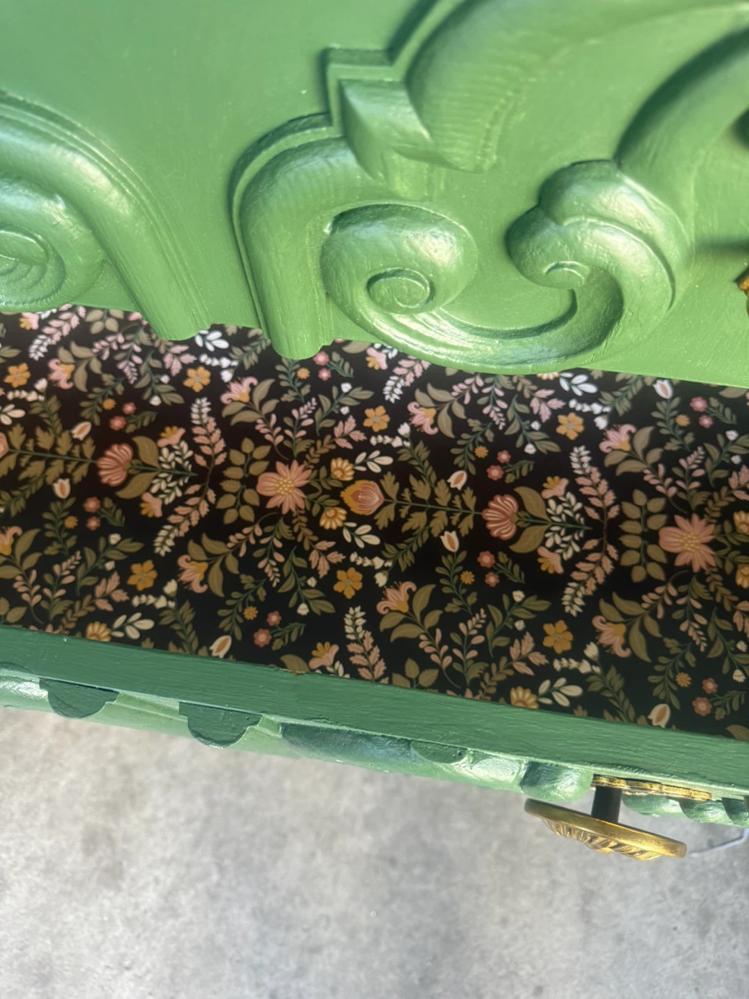 Green Dresser with Ornate Detailing and Floral Linings - photo 4