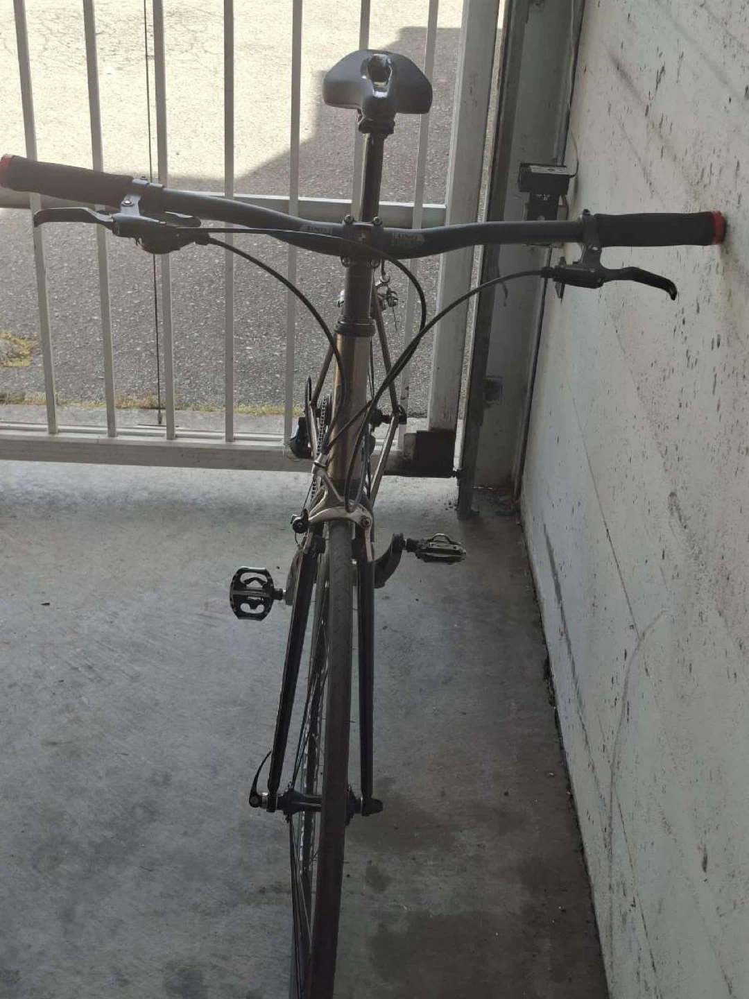 Gold coloured road bike - photo 2