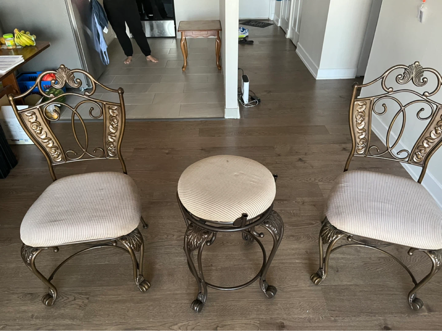 Patio set (2 metallic chairs and 1 rotating seat)