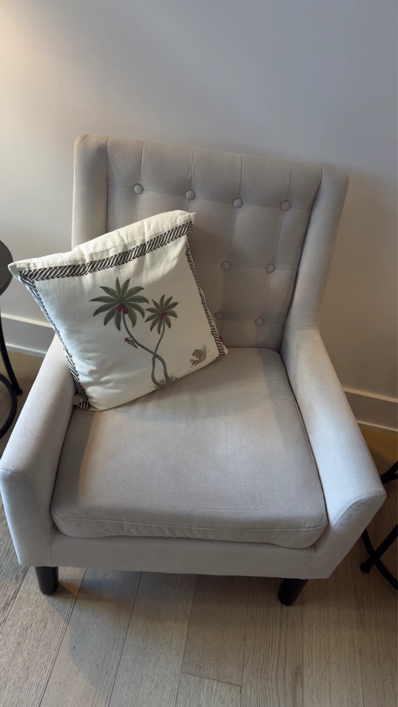 Set of 2 accent chairs, pillows, lamps, tables - photo 4