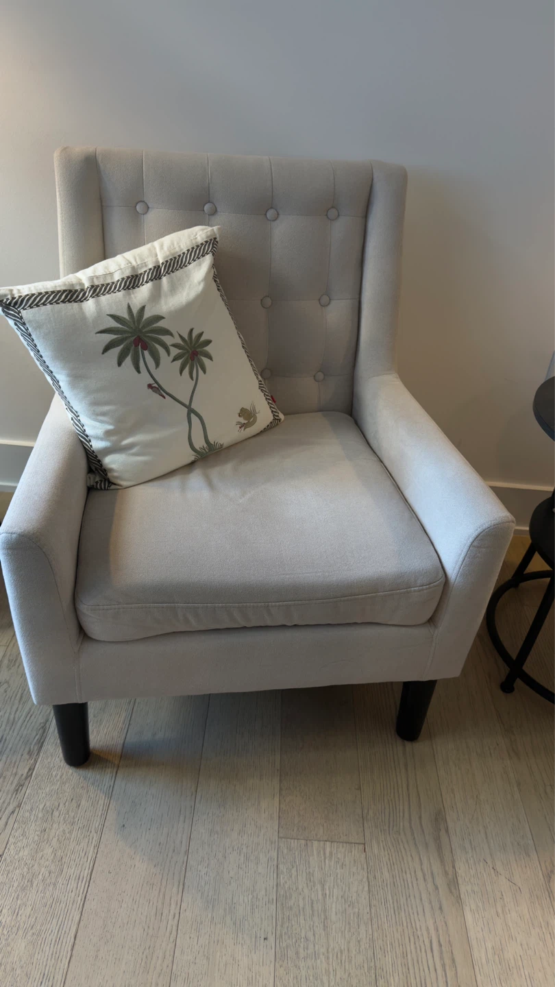 Set of 2 accent chairs, pillows, lamps, tables - photo 5