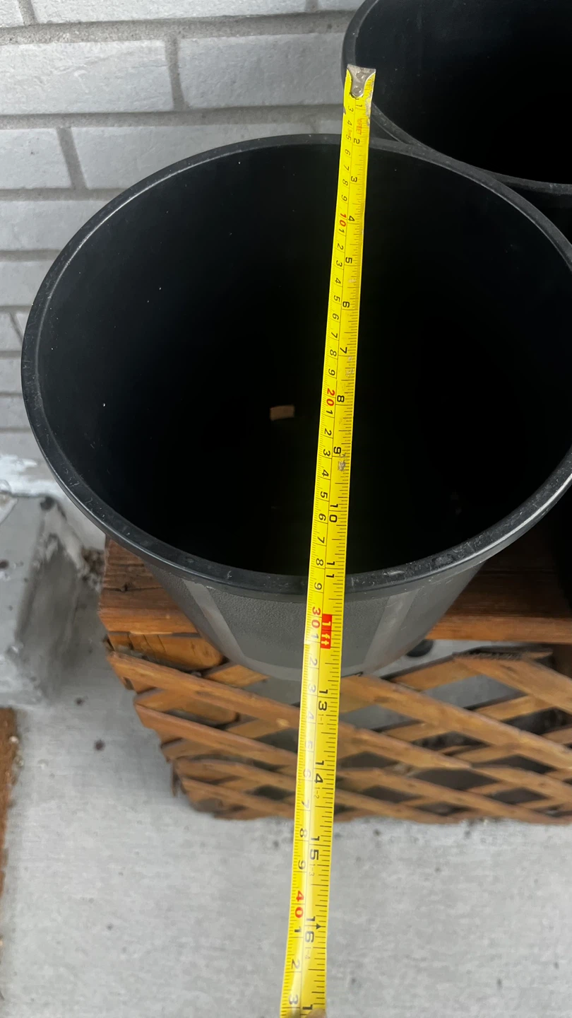 Set of 3 Black Plastic Planters - photo 3