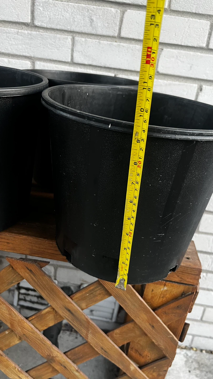 Set of 3 Black Plastic Planters - photo 4