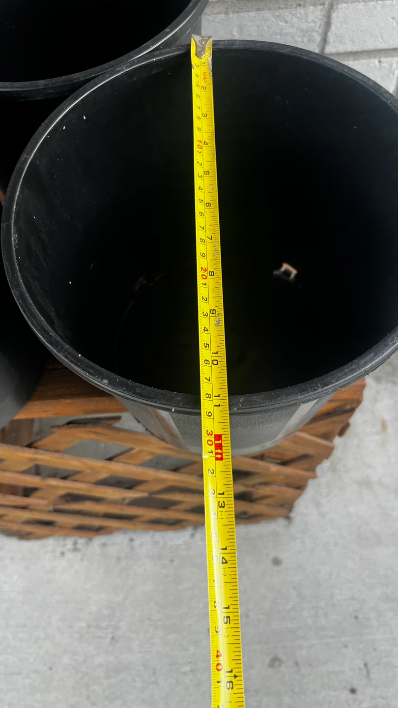 Set of 3 Black Plastic Planters - photo 5
