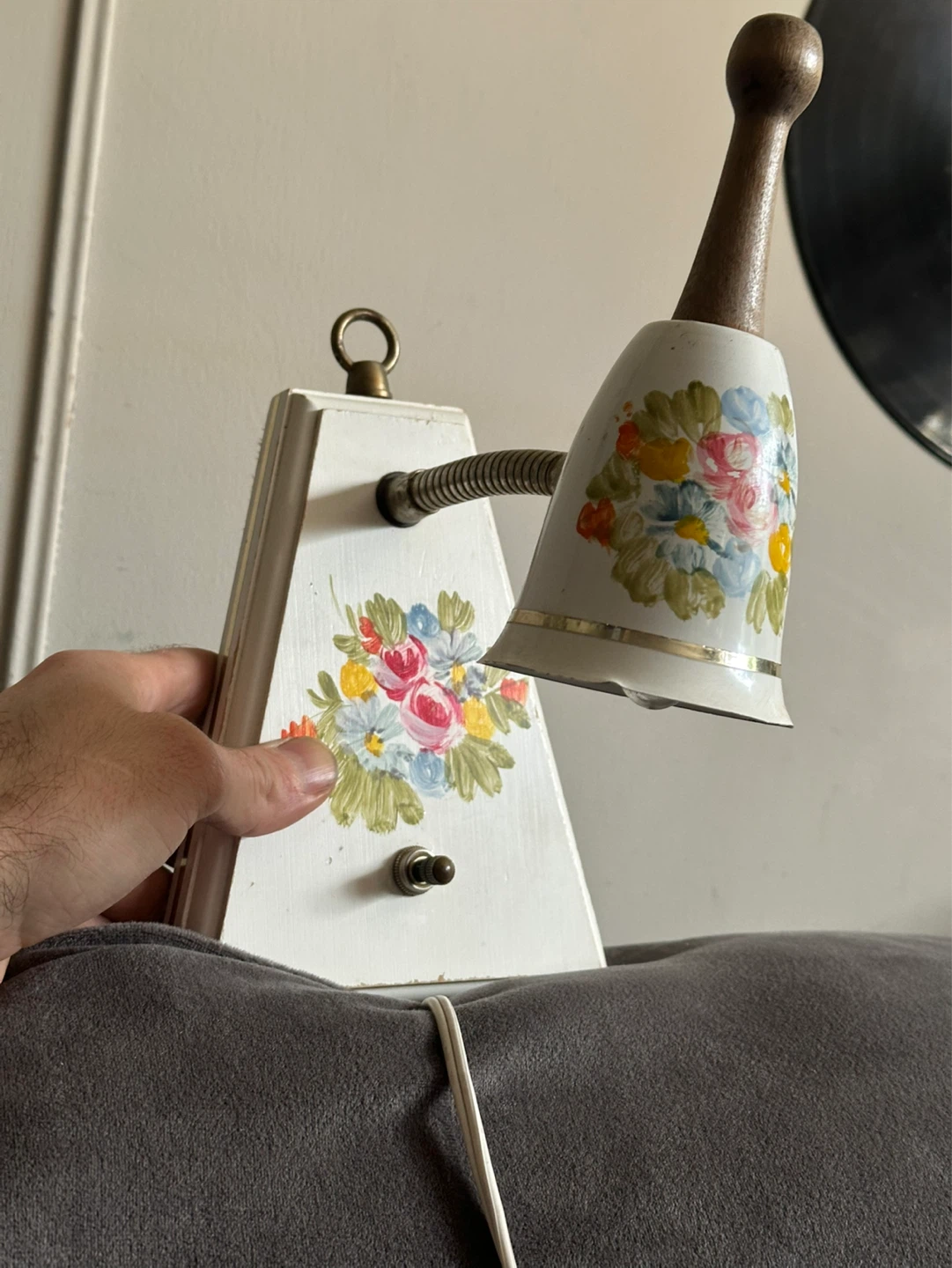 Vintage floral metal wall mount gooseneck lamp - photo 2
