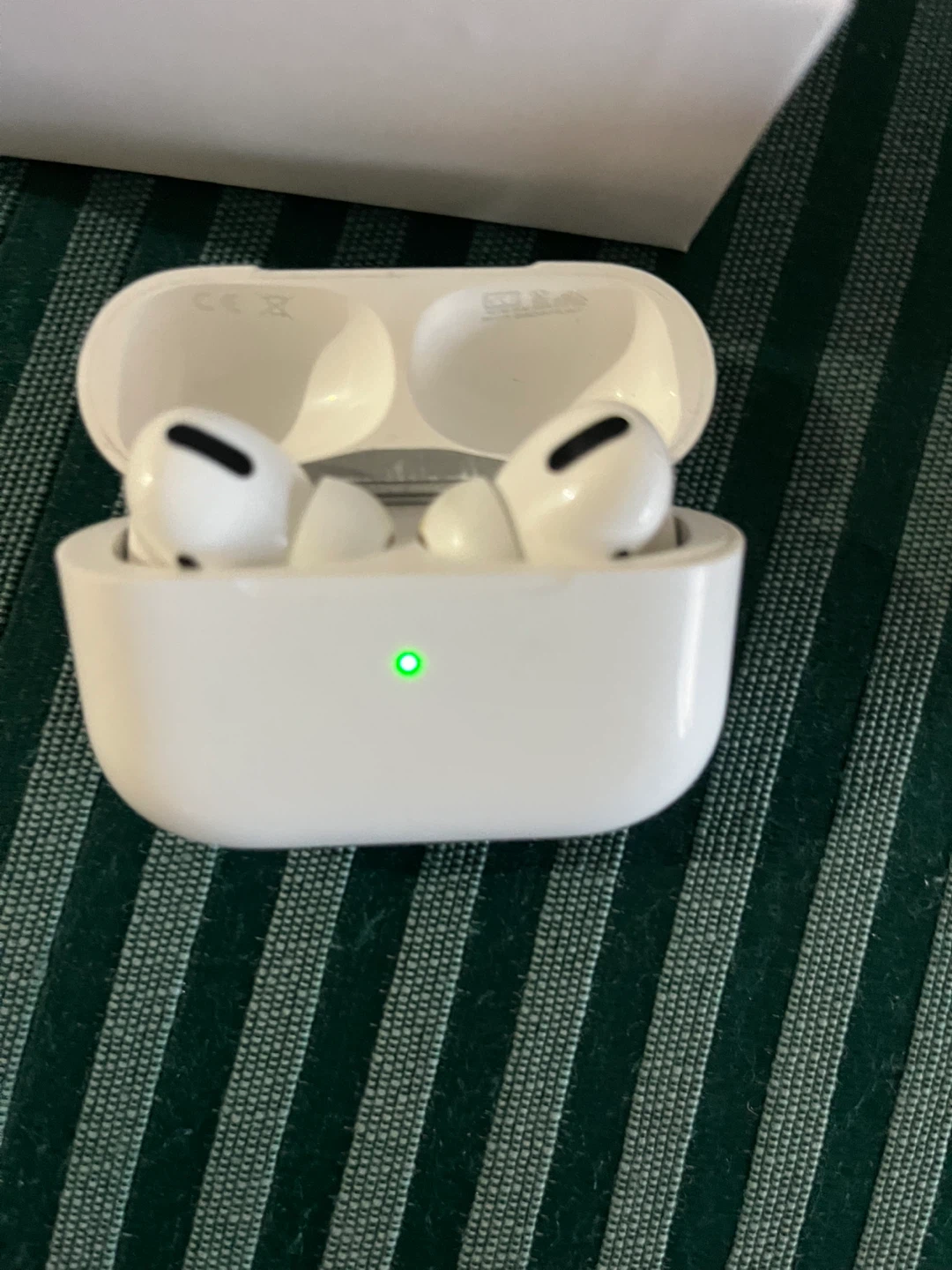 Apple AirPods Pro (1st Gen) with Wireless Charging Case - photo 4