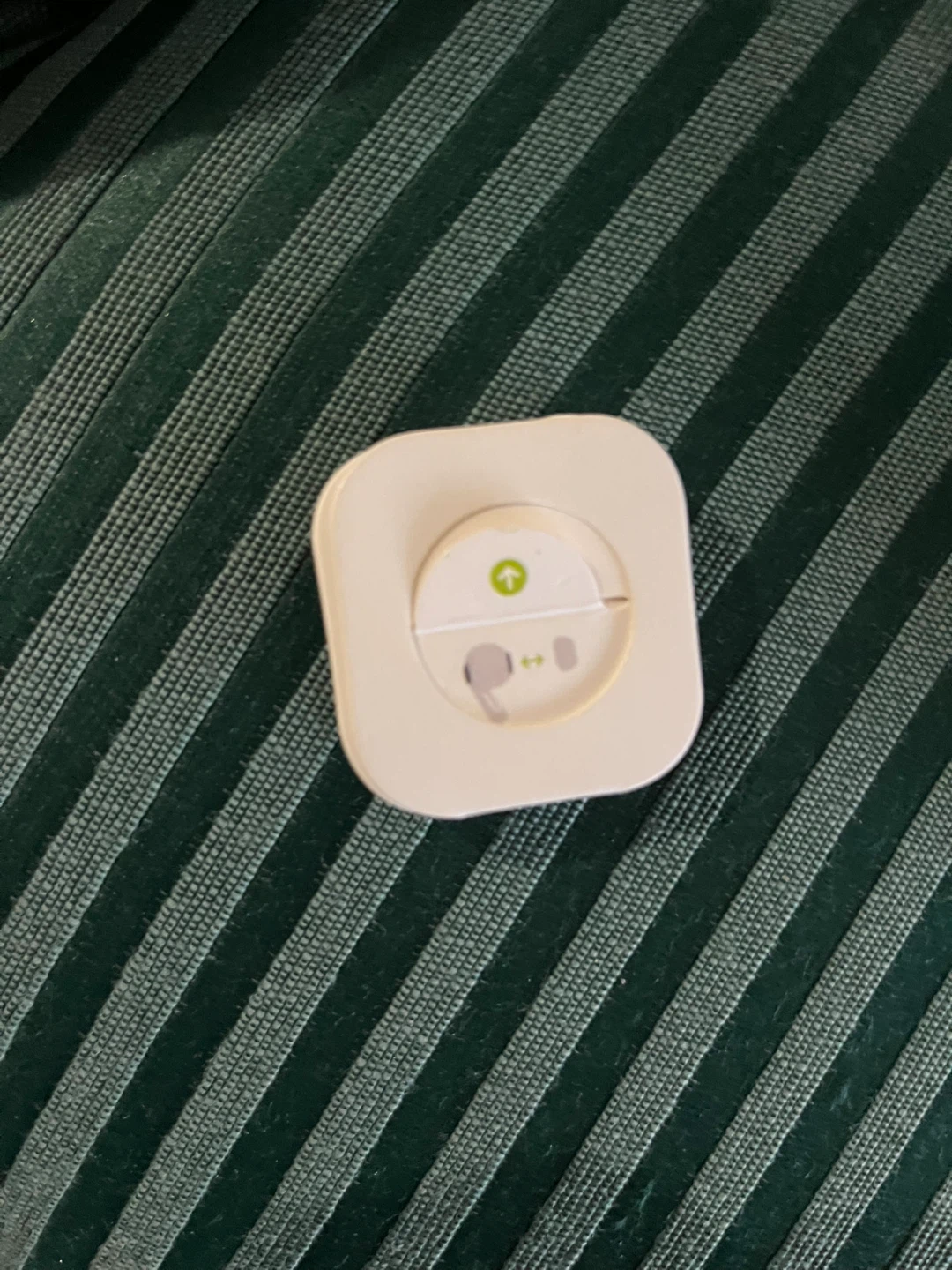 Apple AirPods Pro (1st Gen) with Wireless Charging Case - photo 2