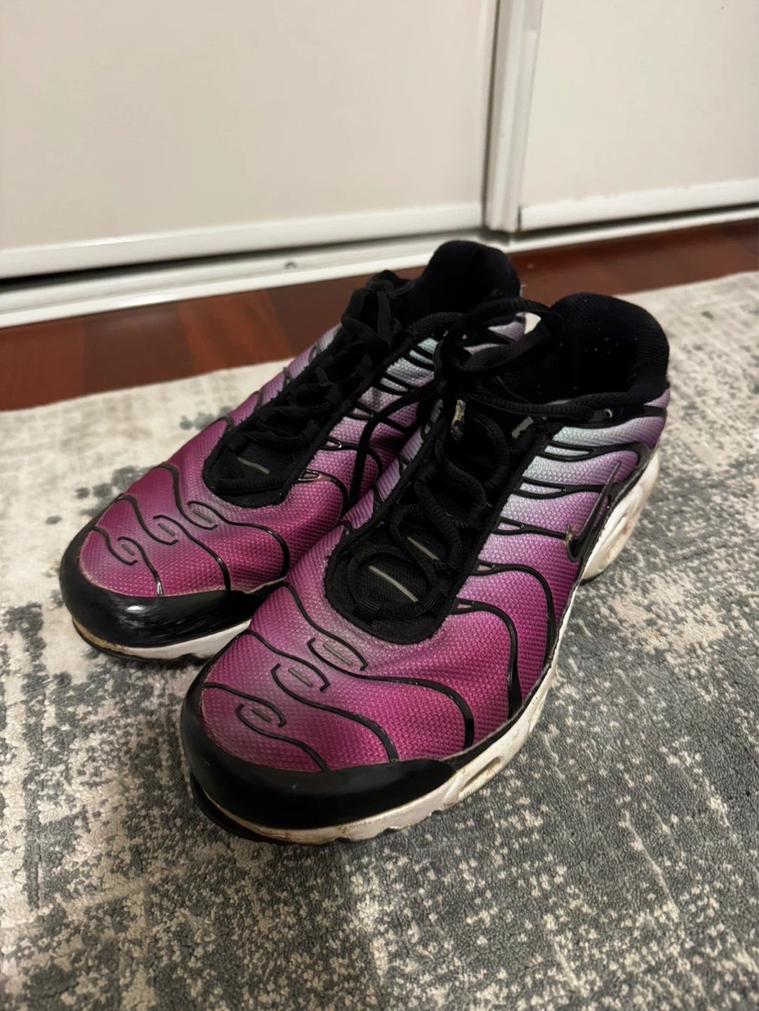 Nike Air Max TN Shoes Size 7Y - photo 2
