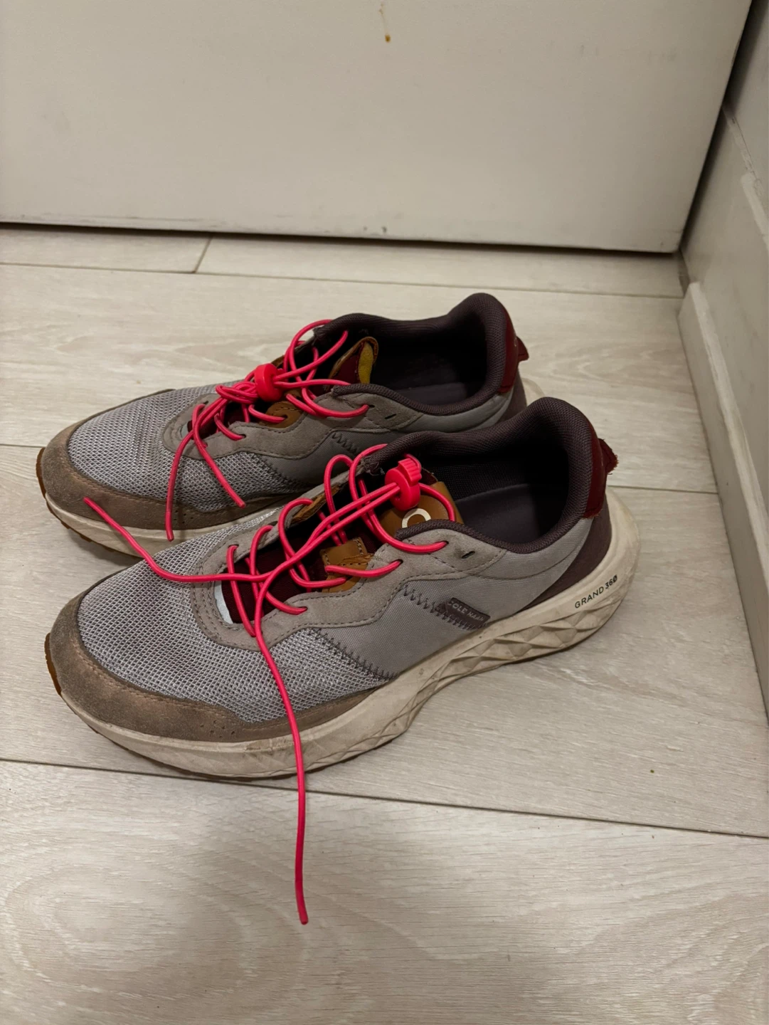 Lot of three pairs of women’s sneakers - photo 3