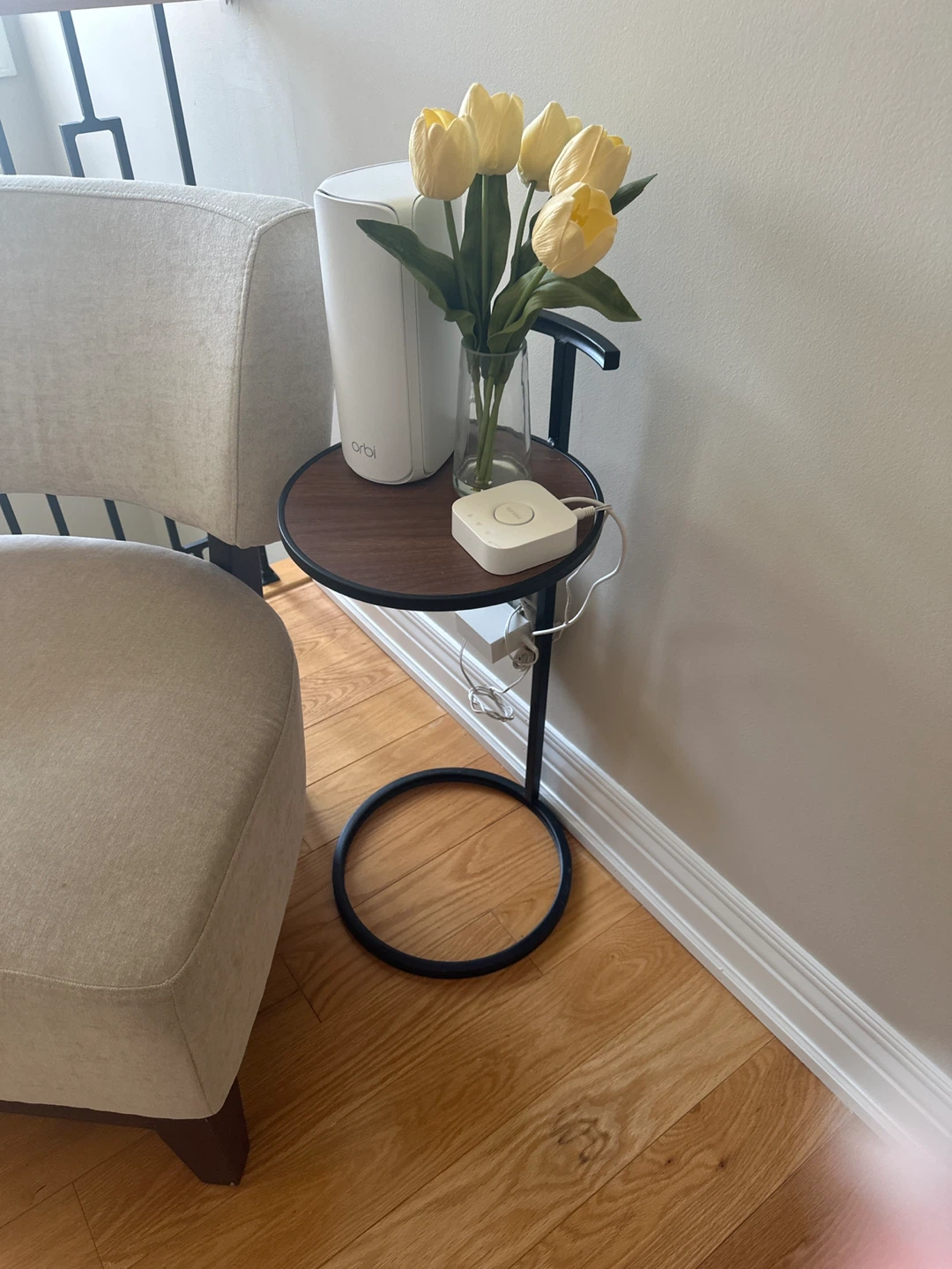 Modern C-Shaped side Table - photo 4