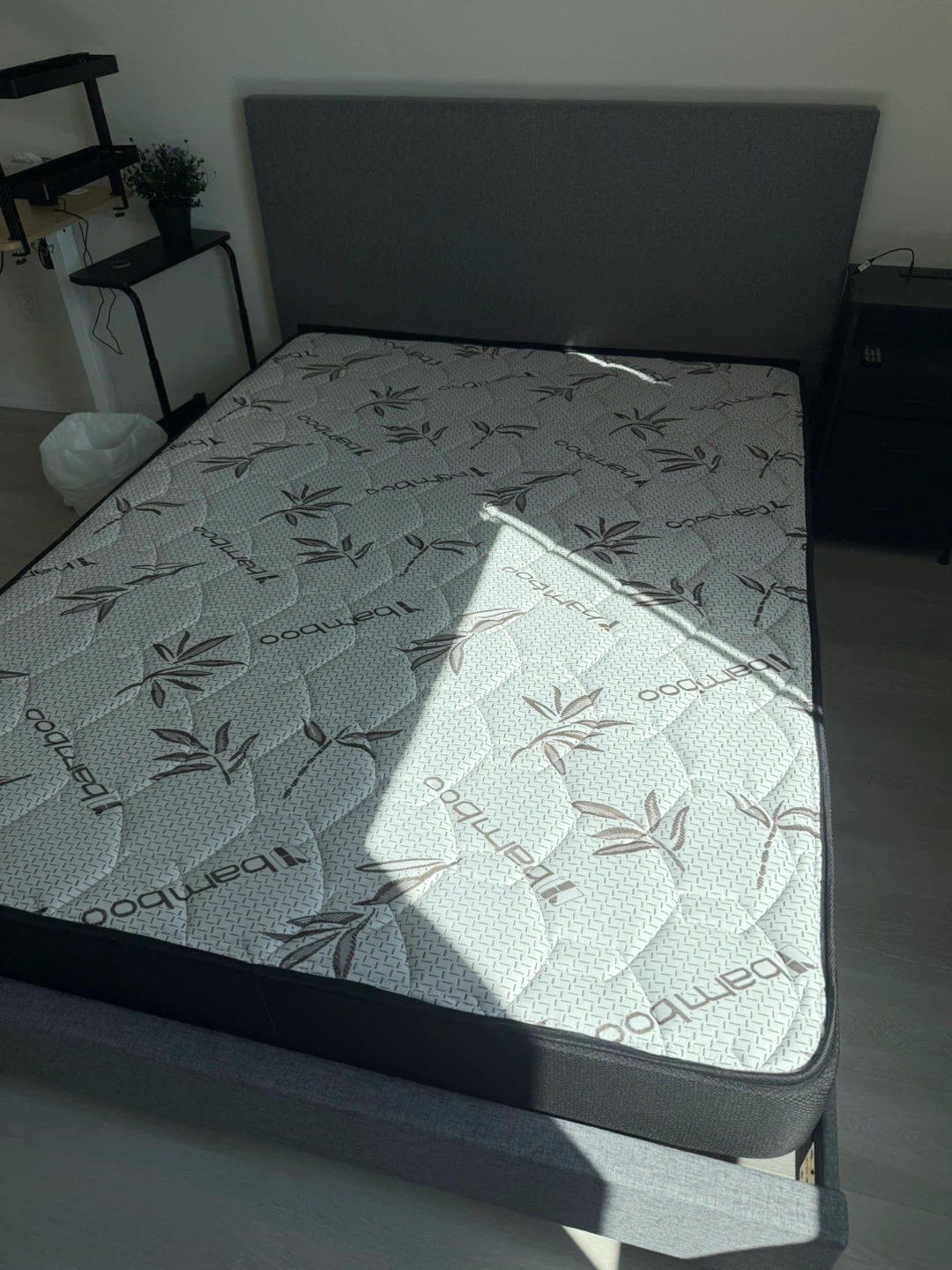 Bed frame + Mattress (queen size) - photo 2