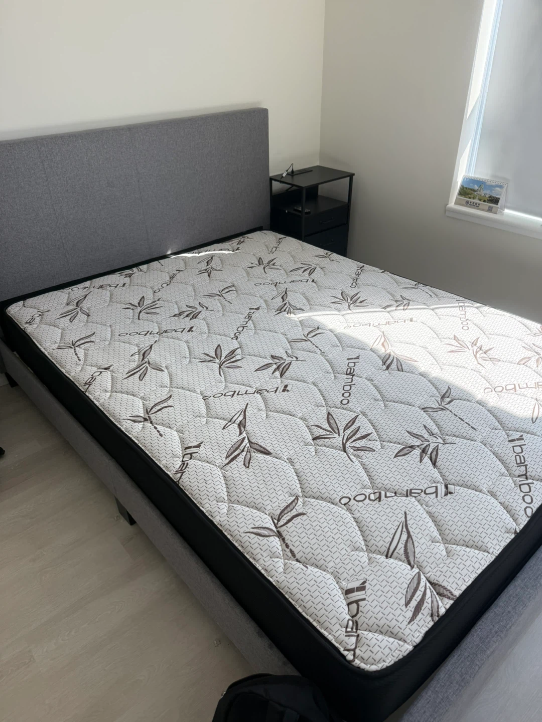 Bed frame + Mattress (queen size)