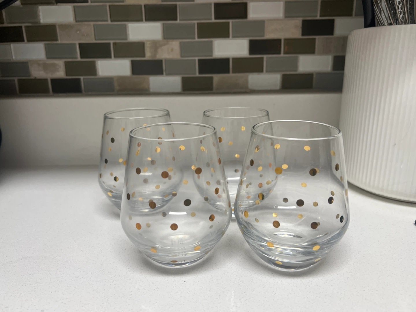 Set of 4 Stemless Wine Glasses with Gold Polka Dot Design