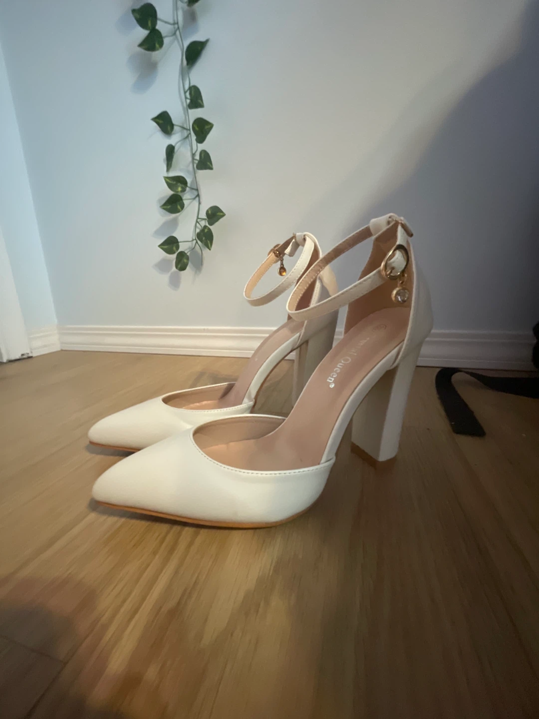White Crystal Queen Heels Size 8 1/2