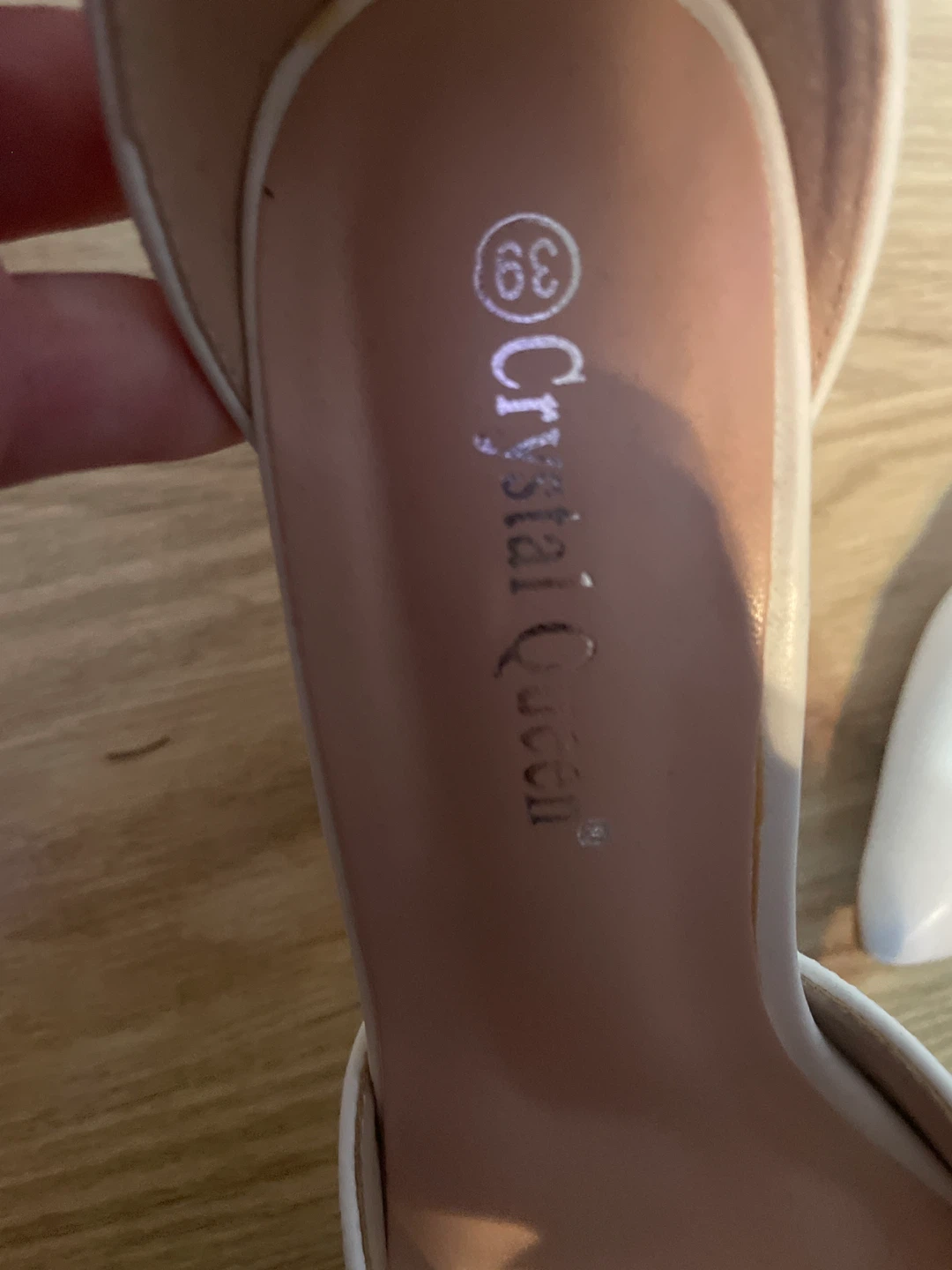 White Crystal Queen Heels Size 8 1/2 - photo 4