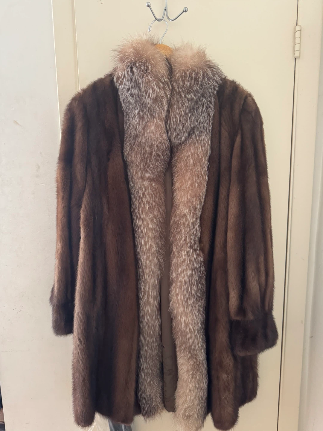 Mink Fur Coat with Fox Collar - photo 2