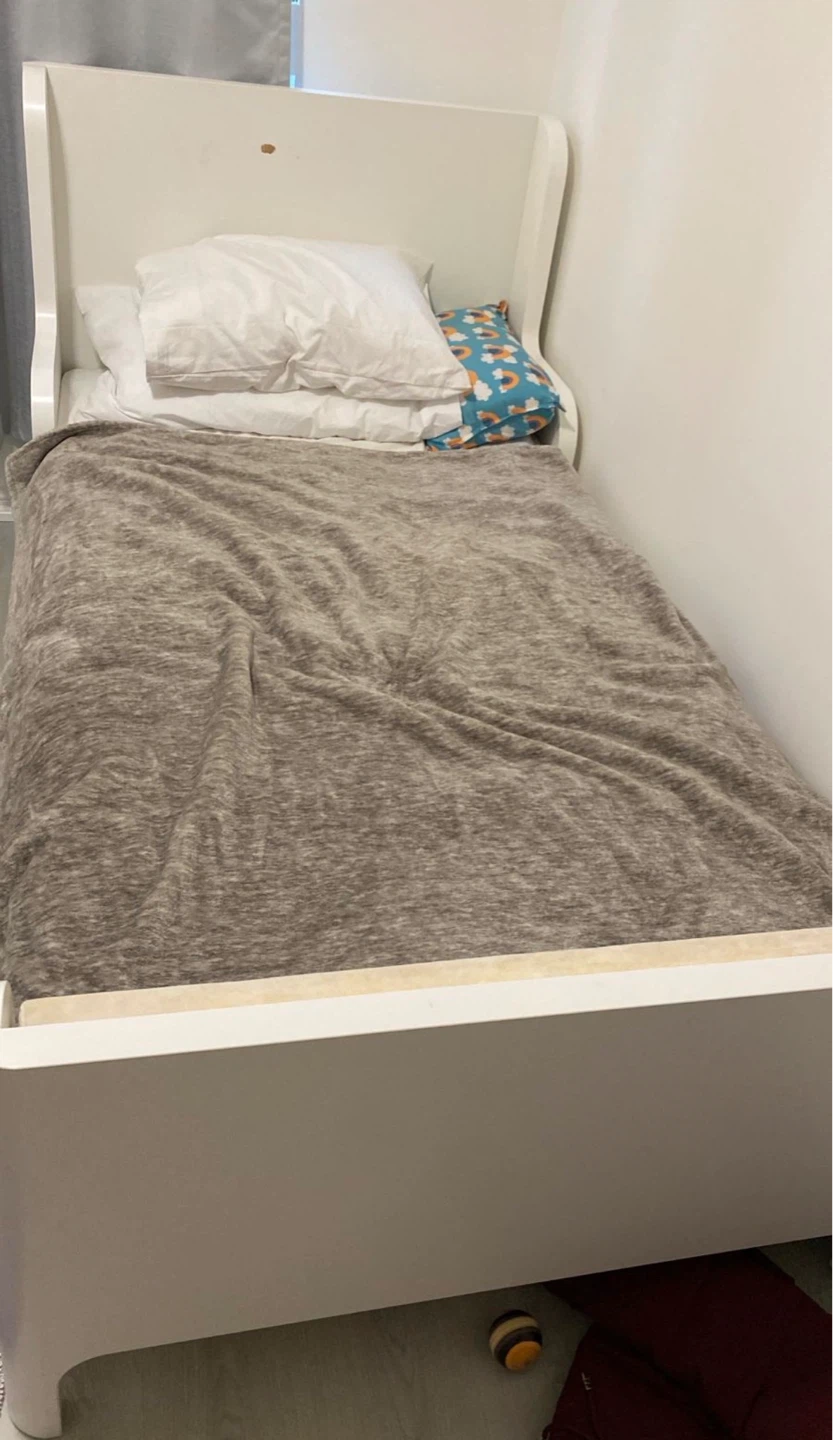 IKEA BUSUNGE Extendable Bed with new mattress - photo 2