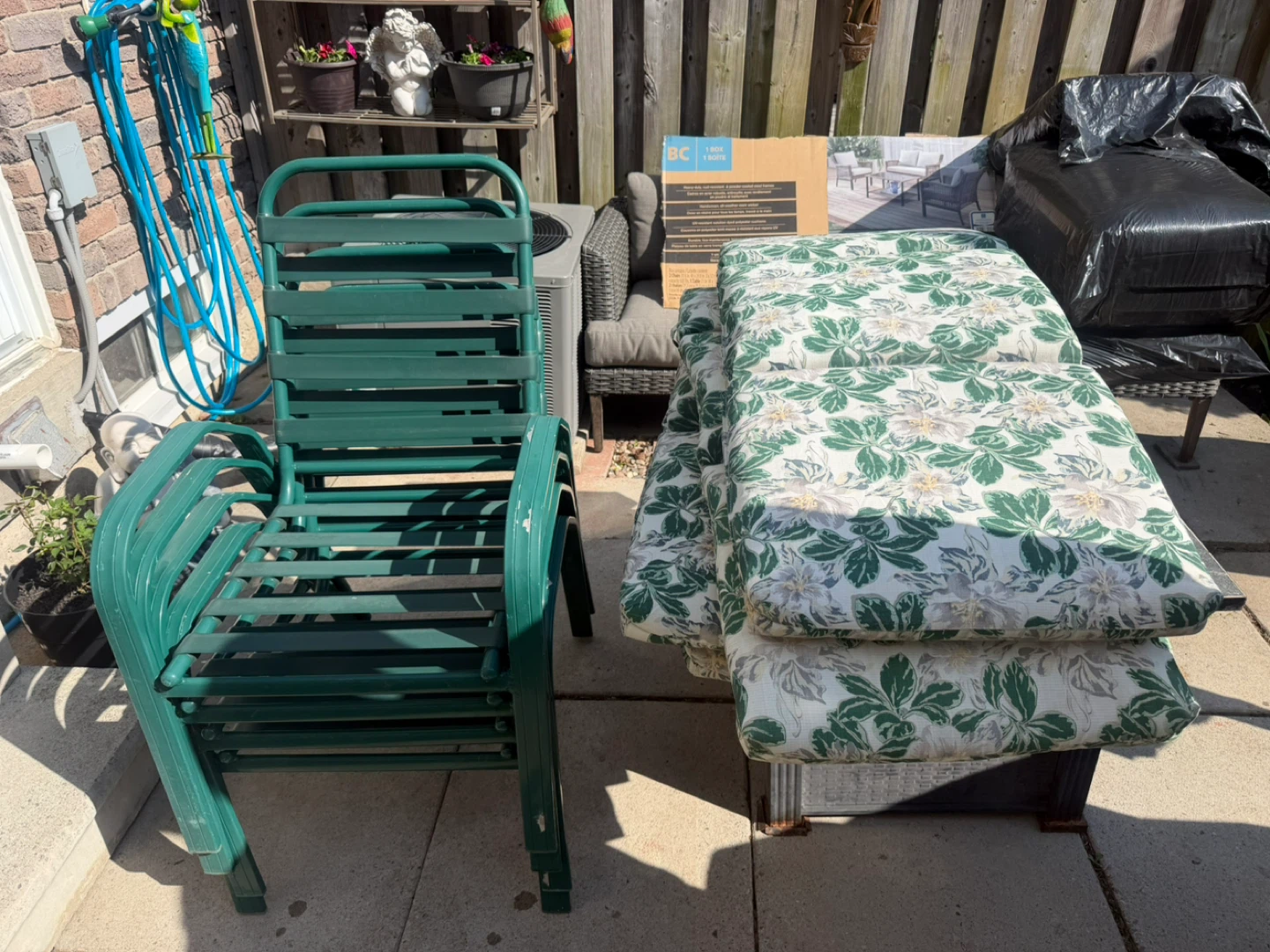 Set of 4 Green Metal Patio Chairs with Cushions - photo 5