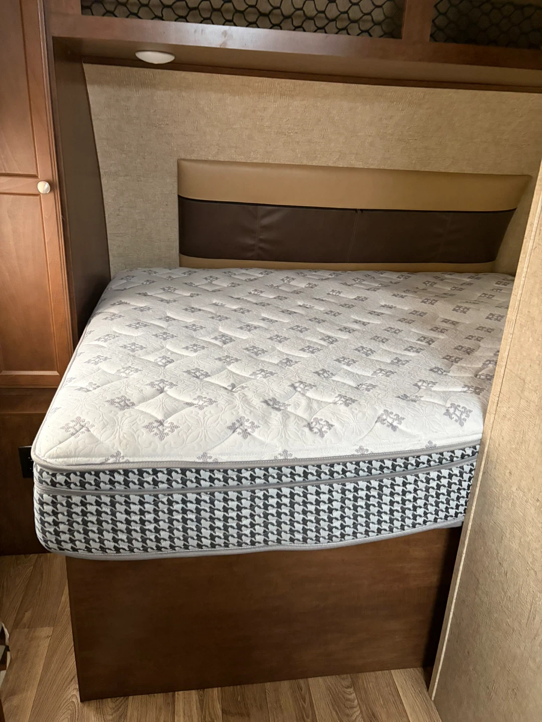 King Koil Emma Queen Mattress - photo 3