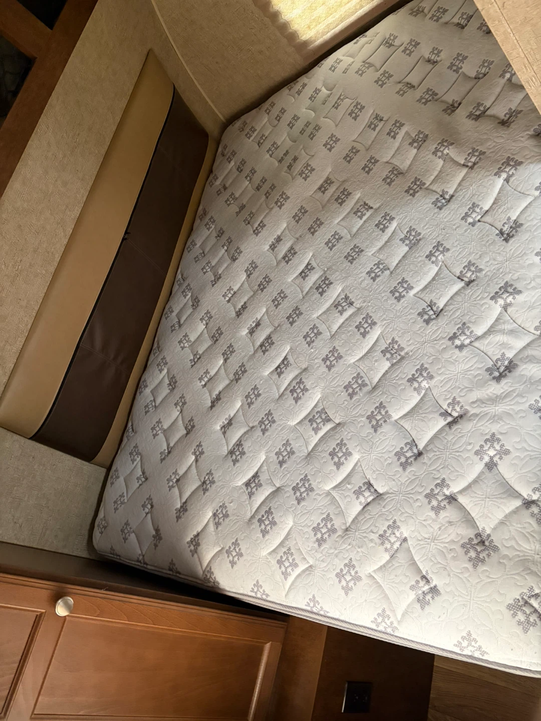 King Koil Emma Queen Mattress - photo 2