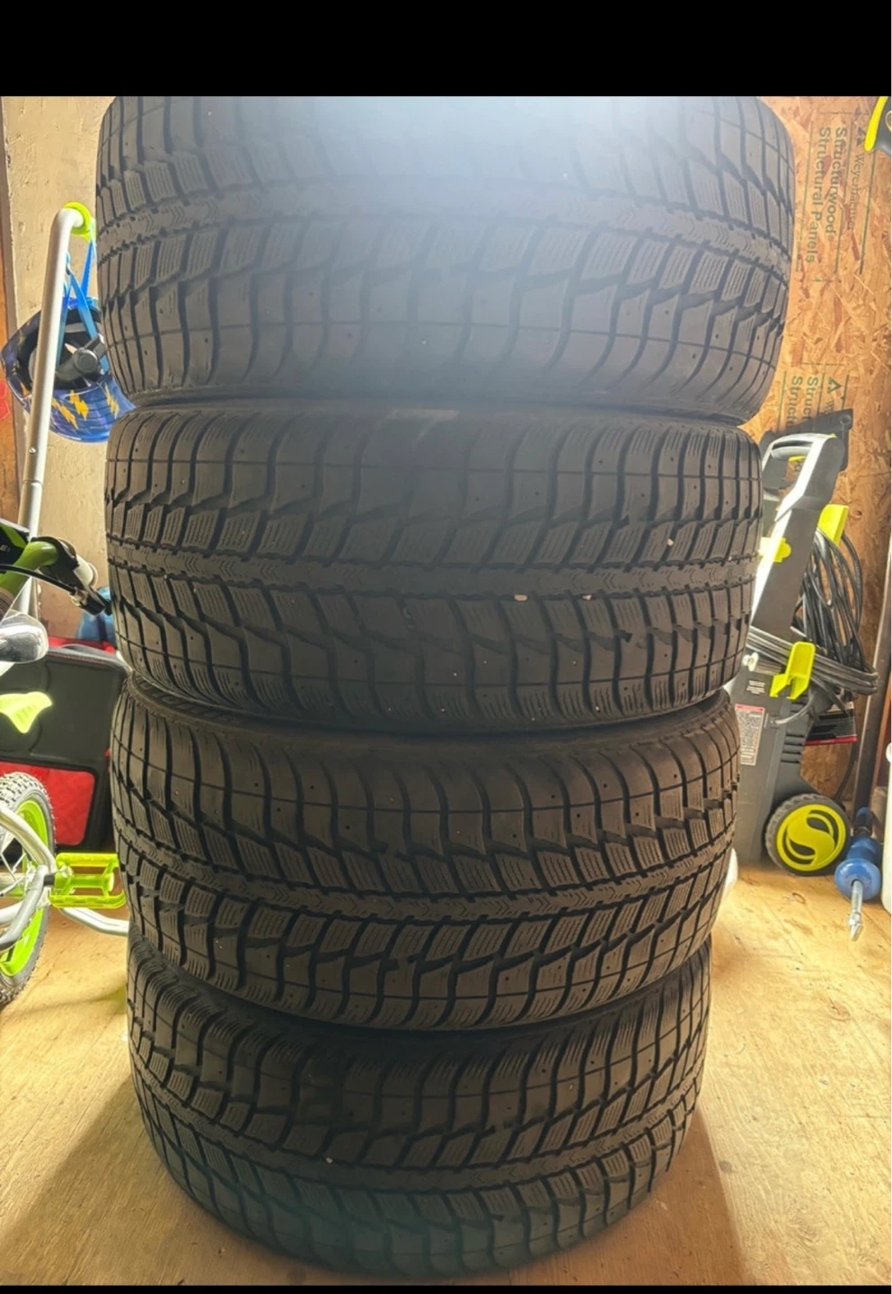 Federal Couragia 235/40R18 Winter Tires (Set of 4)